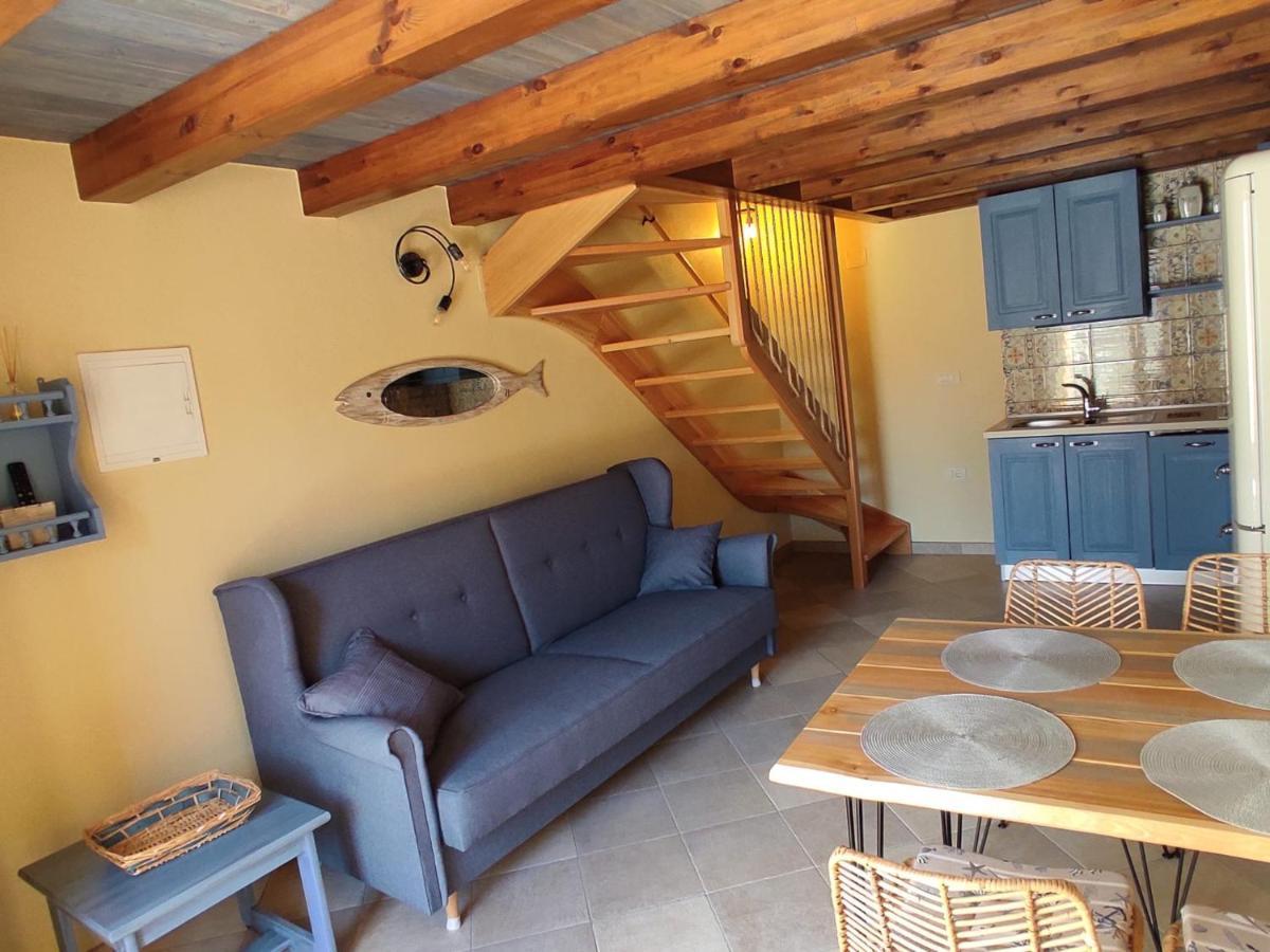 House Tuna Ustrine Exterior foto